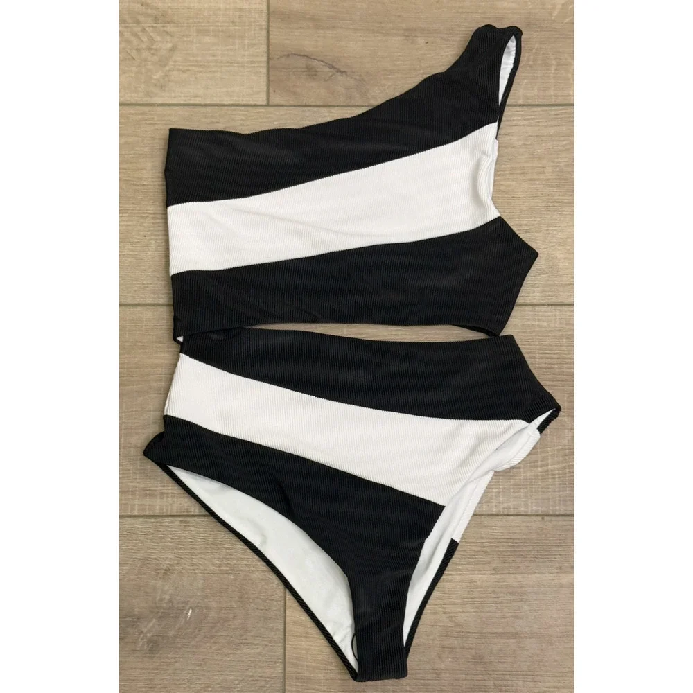 BEACH RIOT BLACK WHITE COLORBLOCK JOYCE STRIPE ONE PIECE SWIMSUIT FREE PEOPLE XS